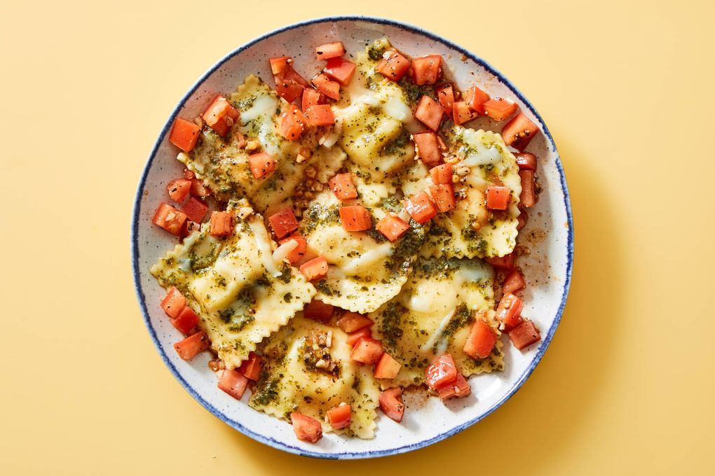 Cheese Ravioli With Pesto Sauce Fresh Tomato Dinnerly