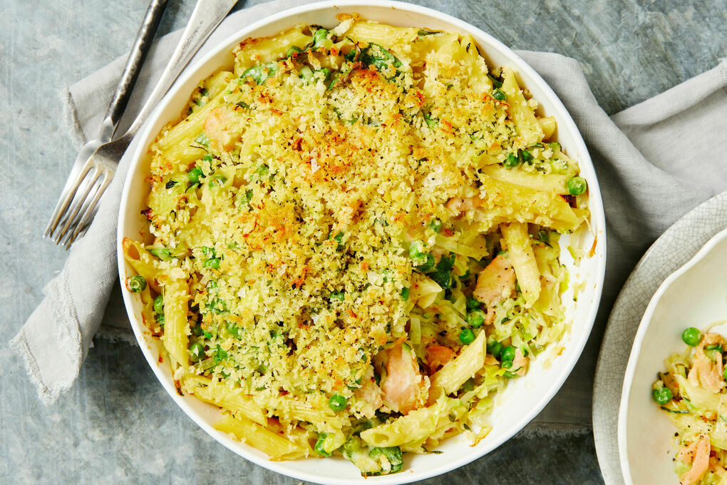 Smoked Salmon Pasta Bake With Leek Peas And Lemon Crumbs Marley Spoon Get the recipe for buttery pasta with salmon and leeks. smoked salmon pasta bake with leek peas and lemon crumbs