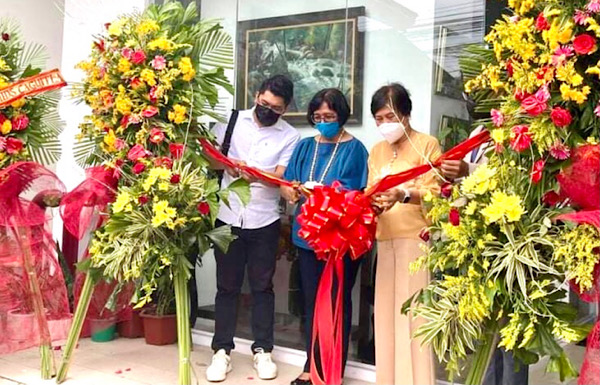 Celebrating God, country and family through modern art - Vimarsana News