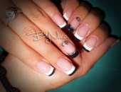 Modele unghii French in doua culori si glitter
