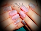 Modele unghii Pink si glitter