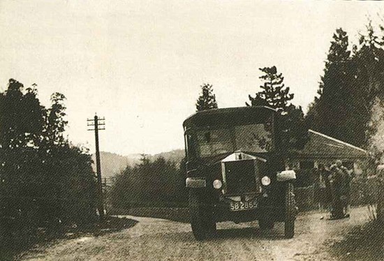 black and white photo of front of 1920s bus