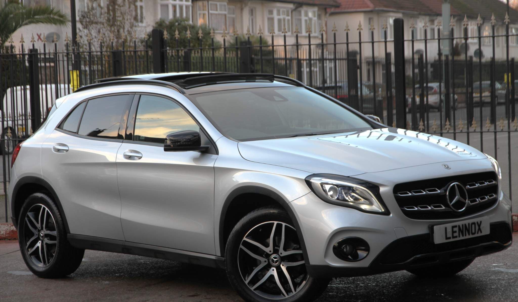 Mercedes-Benz GLA GLA 180 URBAN EDITION 5-Door 2019