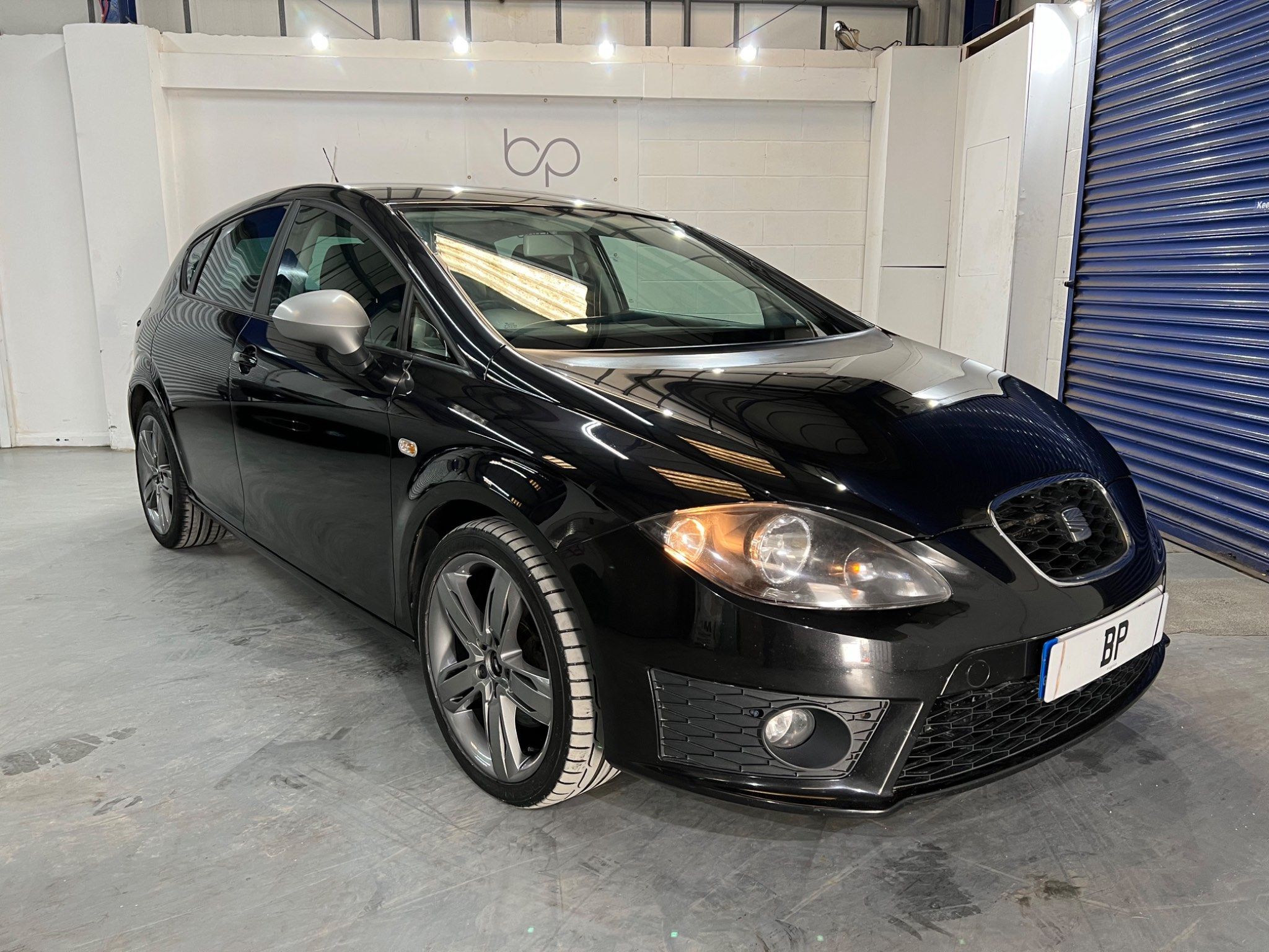 SEAT Leon CR TDI FR DSG 5-Door 2011