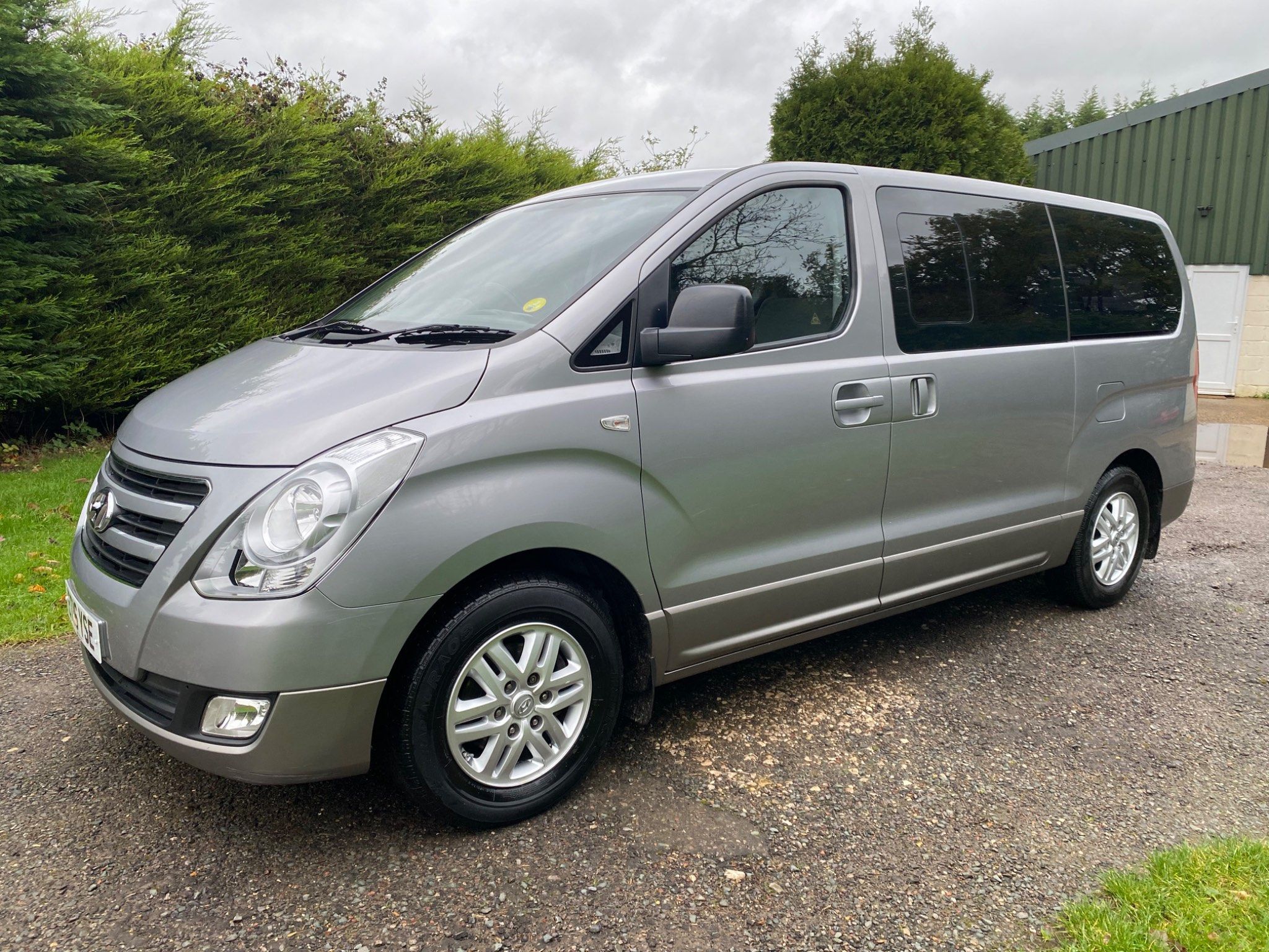 Hyundai i800 CRDI SE 5-Door 2016