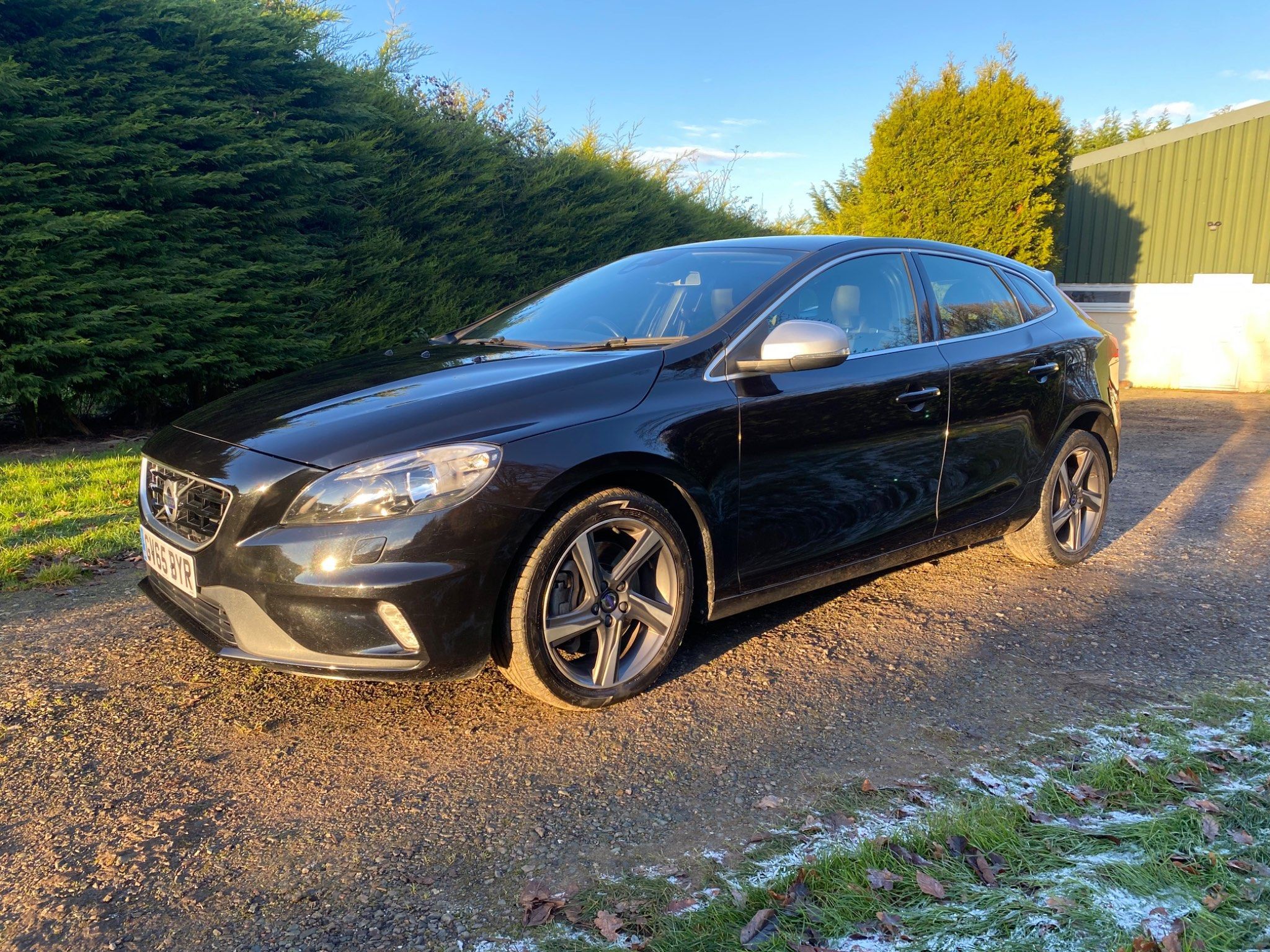 Volvo V40 D4 R-DESIGN 5-Door 2015