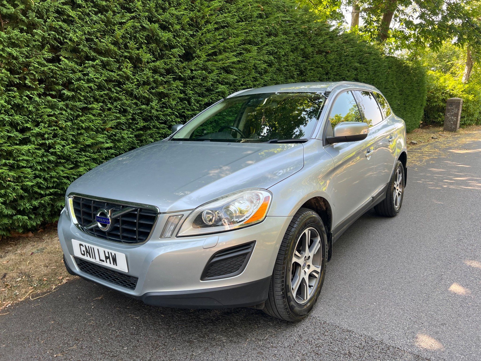 Volvo XC60 D3 DRIVE SE LUX 5-Door 2011