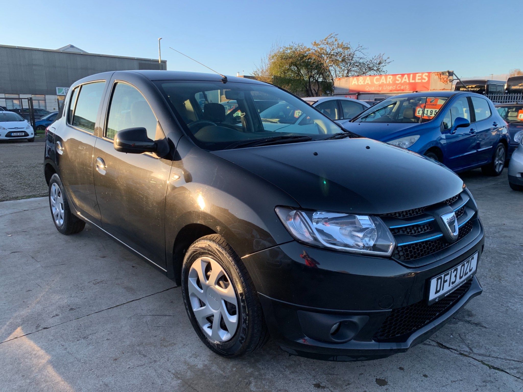 Dacia Sandero LAUREATE 5-Door 2013