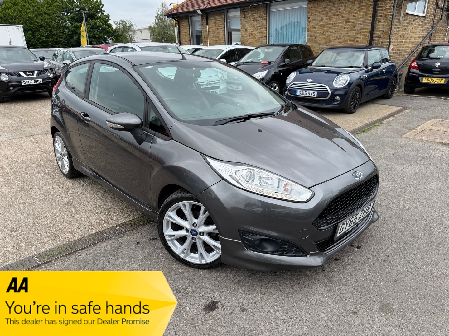 Grey 2015 Ford Fiesta 1.0 Zetec S (125ps) (E6) Hatchback Front-wheel drive Manual