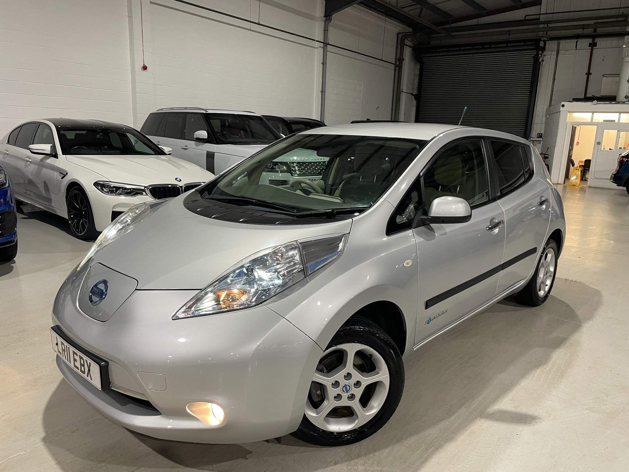 Nissan LEAF EV AUTO 5-Door 2011