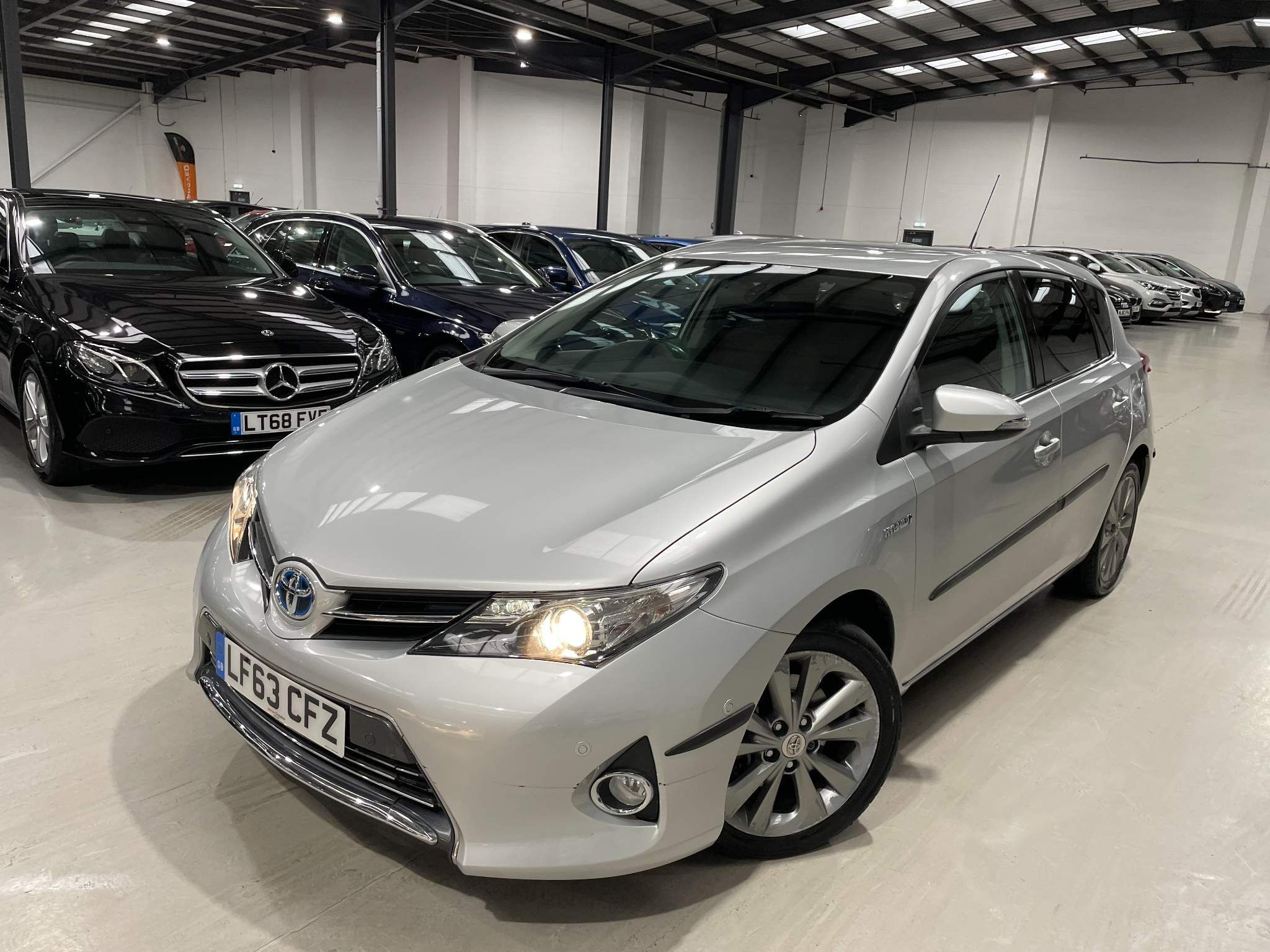 Toyota Auris EXCEL VVT-I 5-Door 2014