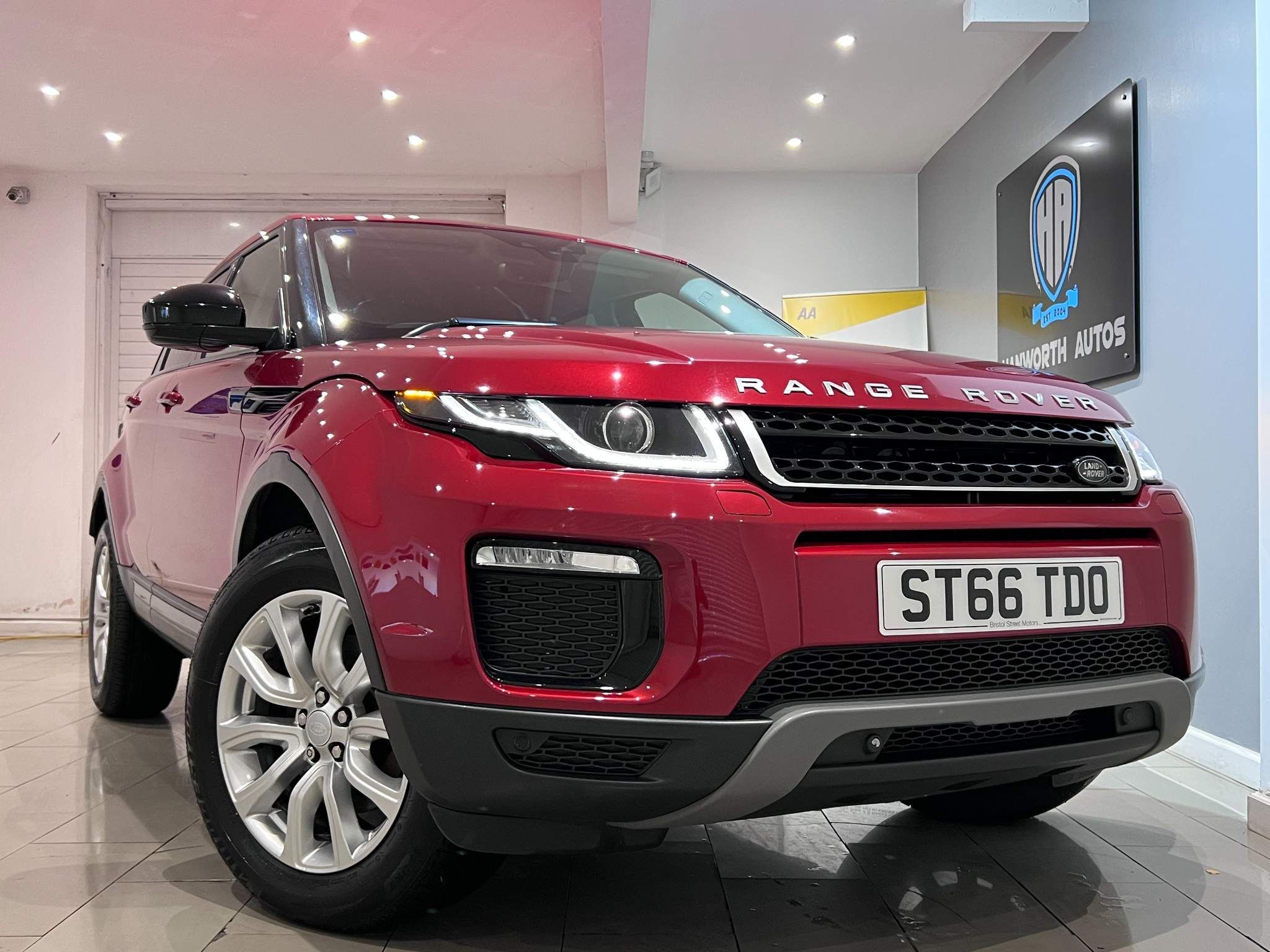 Land Rover Range Rover Evoque TD4 SE TECH 5-Door 2016