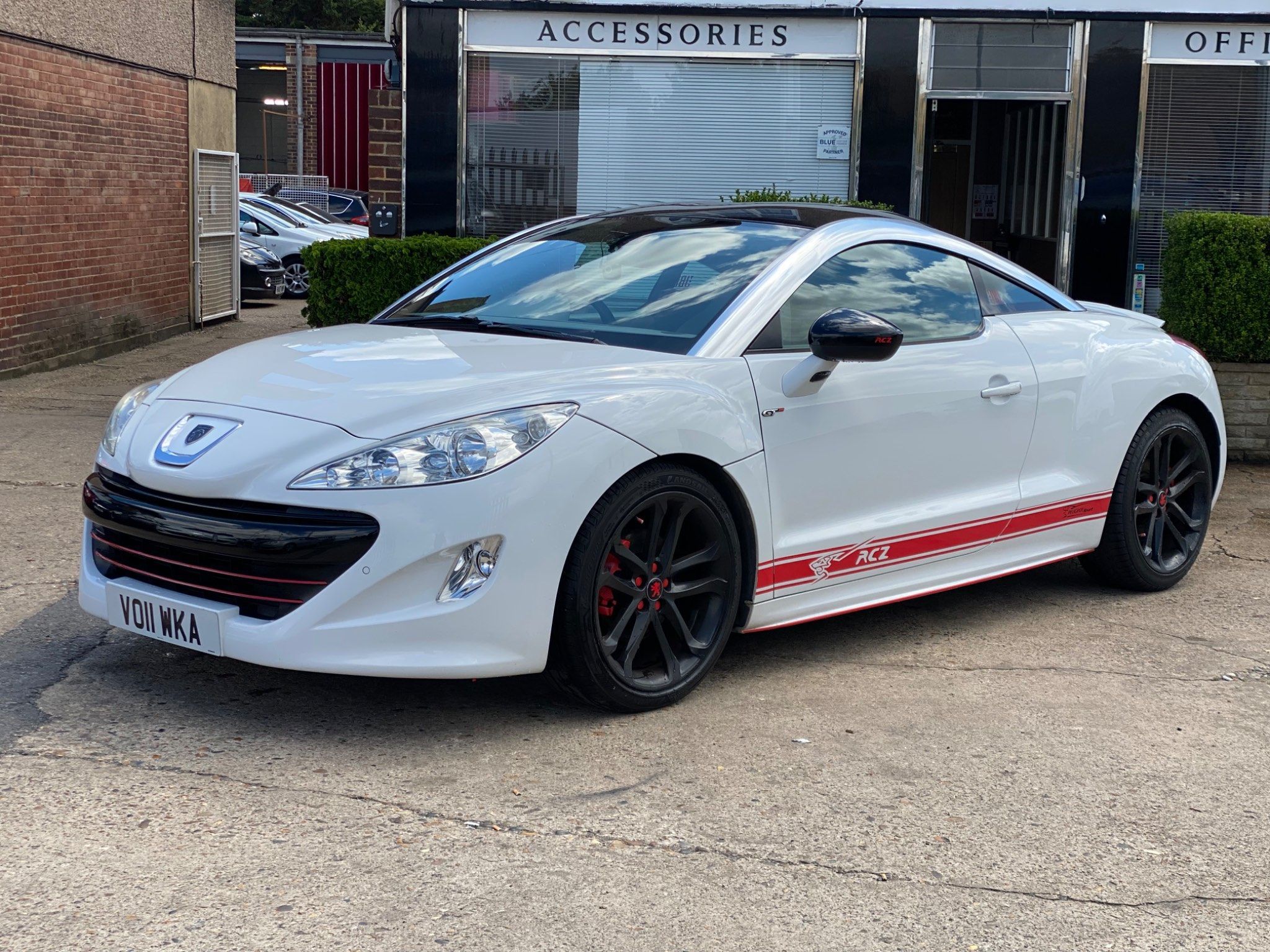 Peugeot RCZ THP GT 2-Door 2011