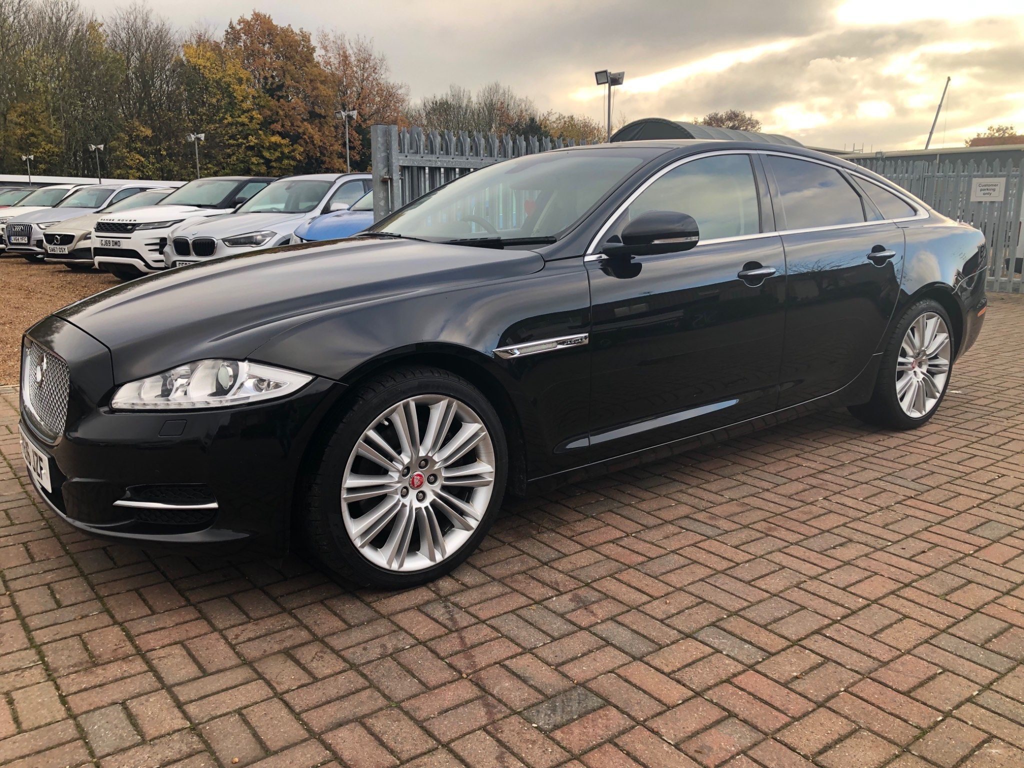 Jaguar XJ D V6 PORTFOLIO 4-Door 2016