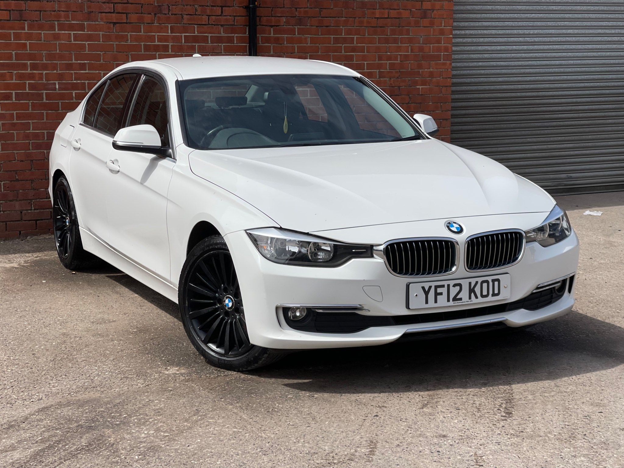 BMW 3 Series 318D LUXURY 4-Door 2012