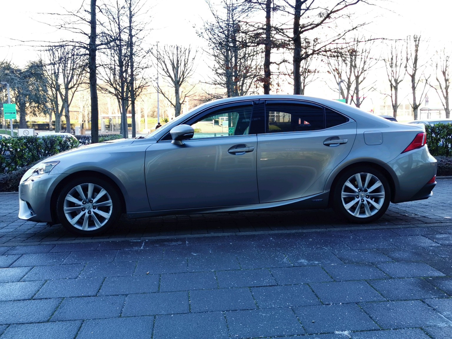 Lexus IS 2.5 Luxury Saloon 4dr Petrol Hybrid E-CVT Euro 5 [s/s] [223 ps] 2014