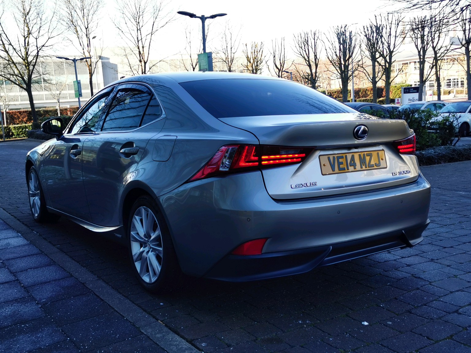 Lexus IS 2.5 Luxury Saloon 4dr Petrol Hybrid E-CVT Euro 5 [s/s] [223 ps] 2014