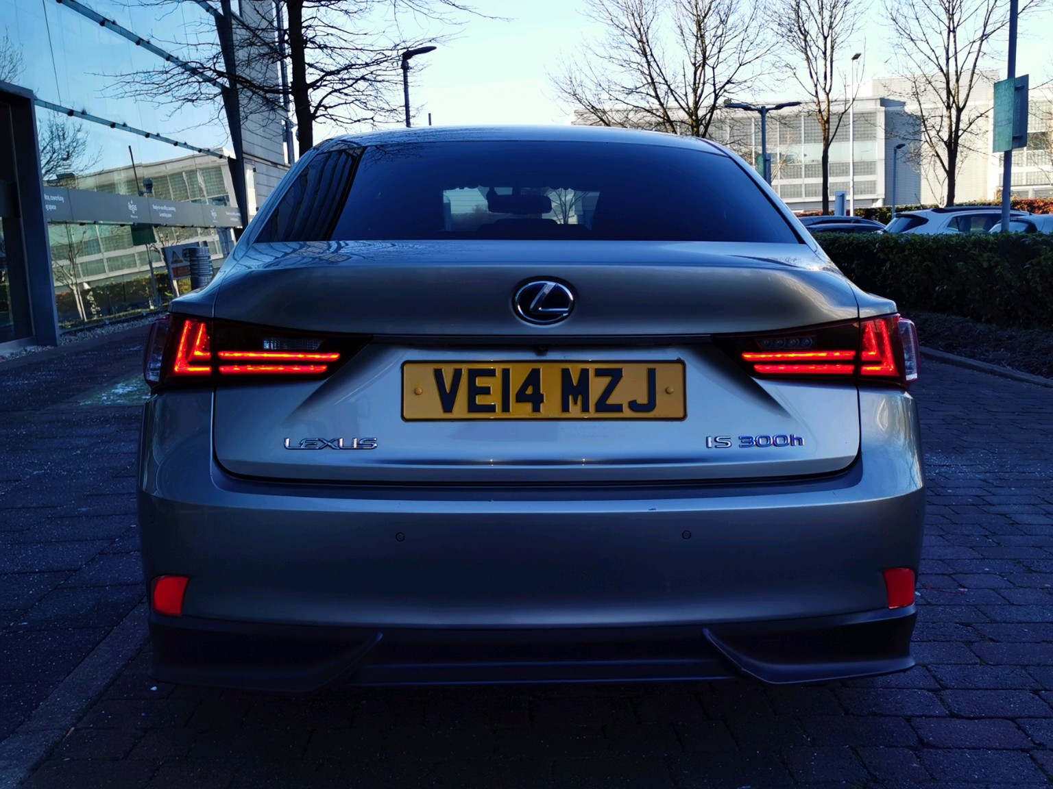 Lexus IS 2.5 Luxury Saloon 4dr Petrol Hybrid E-CVT Euro 5 [s/s] [223 ps] 2014