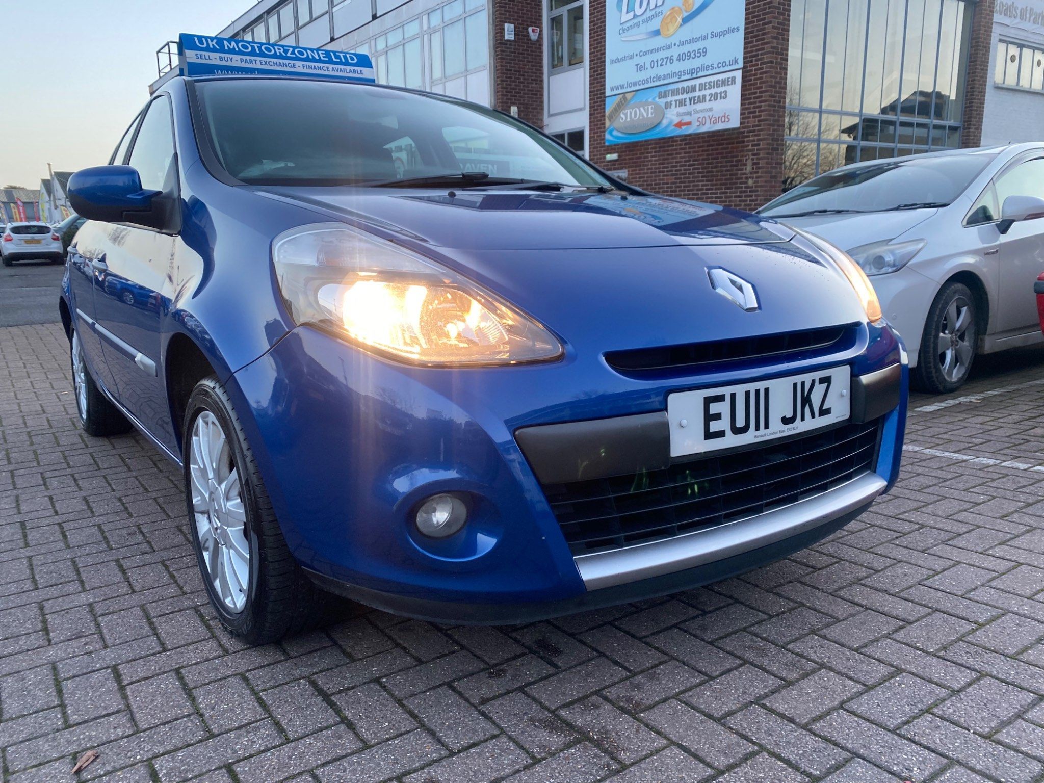 Renault Clio DYNAMIQUE TOMTOM 16V 5-Door 2011
