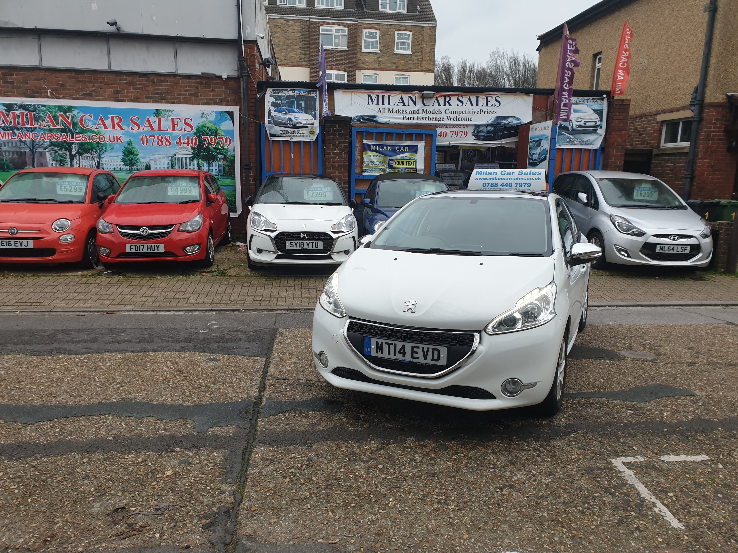 Peugeot 208 STYLE 5-Door 2014