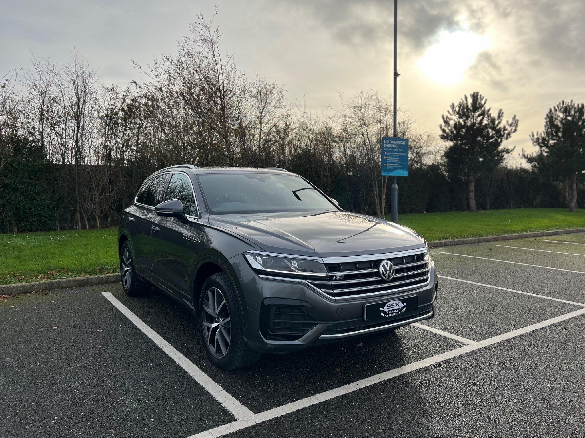 Volkswagen Touareg V6 R-LINE TDI 5-Door 2019