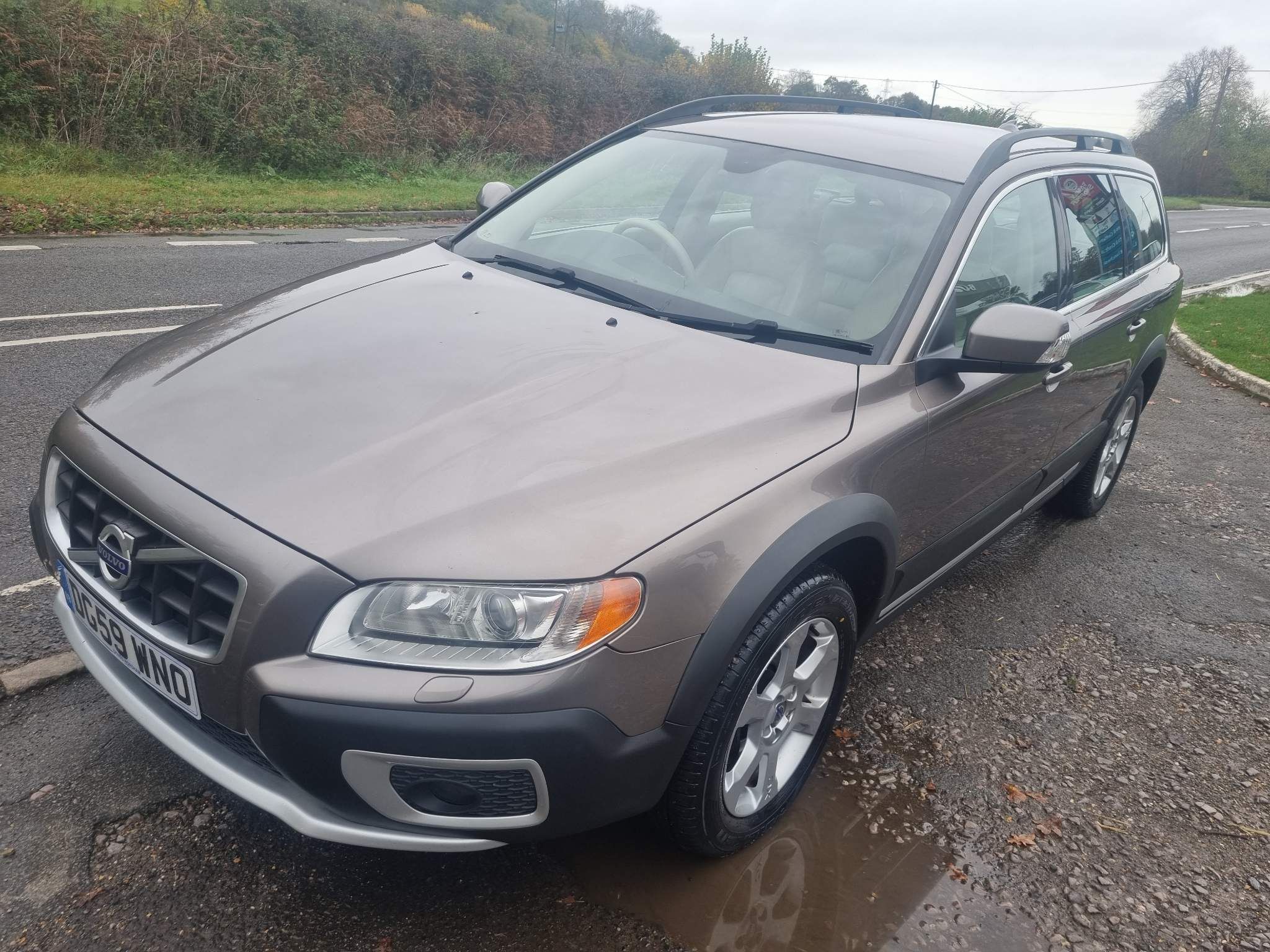 Volvo XC70 D5 SE LUX AWD 5-Door 2009