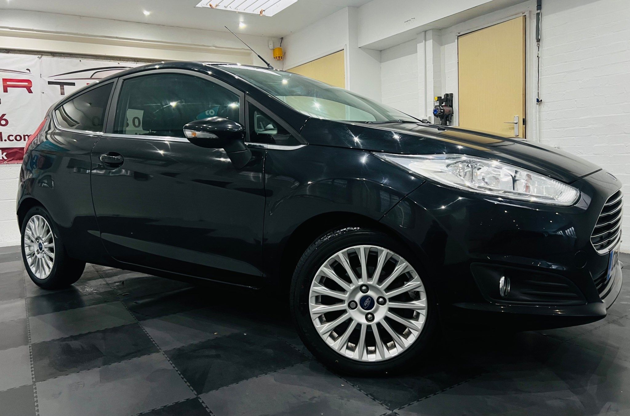 Ford Fiesta TITANIUM 3-Door 2013