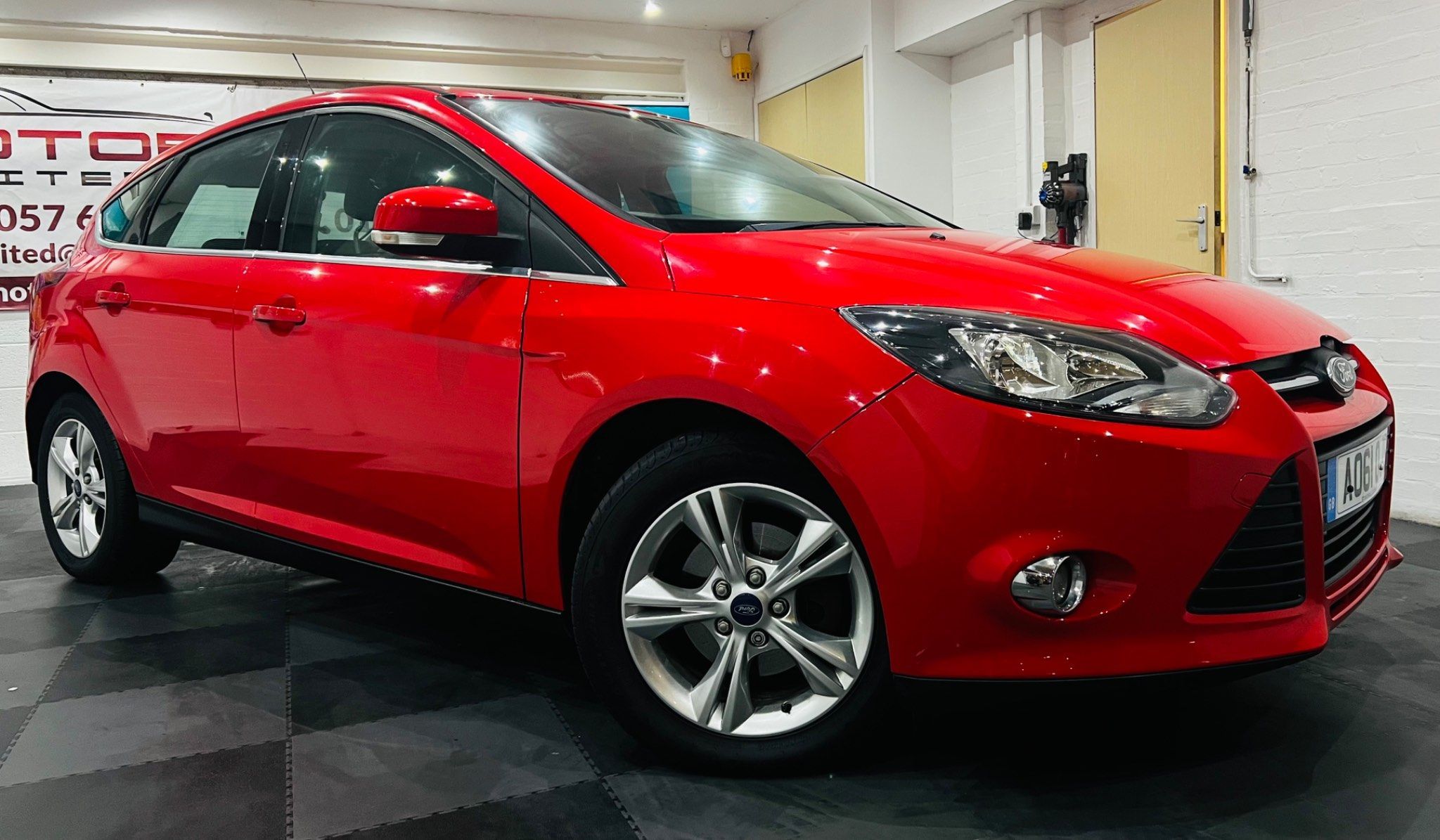 Ford Focus ZETEC 5-Door 2011