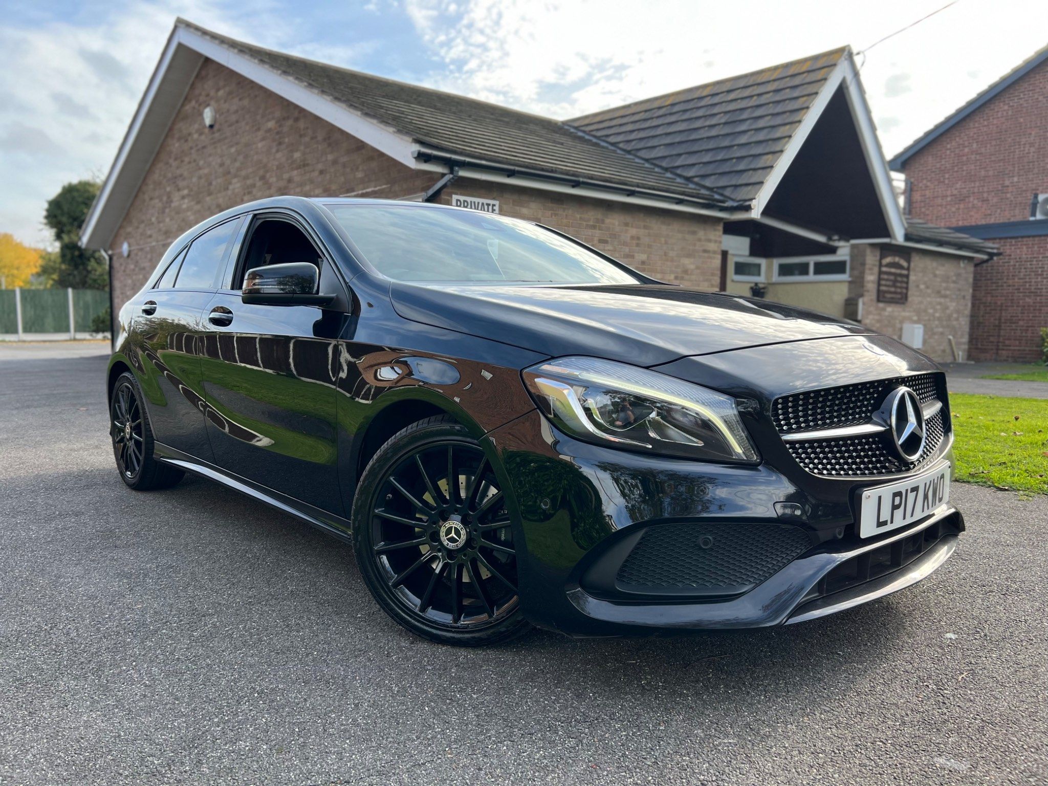 Mercedes-Benz A Class A 160 AMG LINE PREMIUM 5-Door 2017