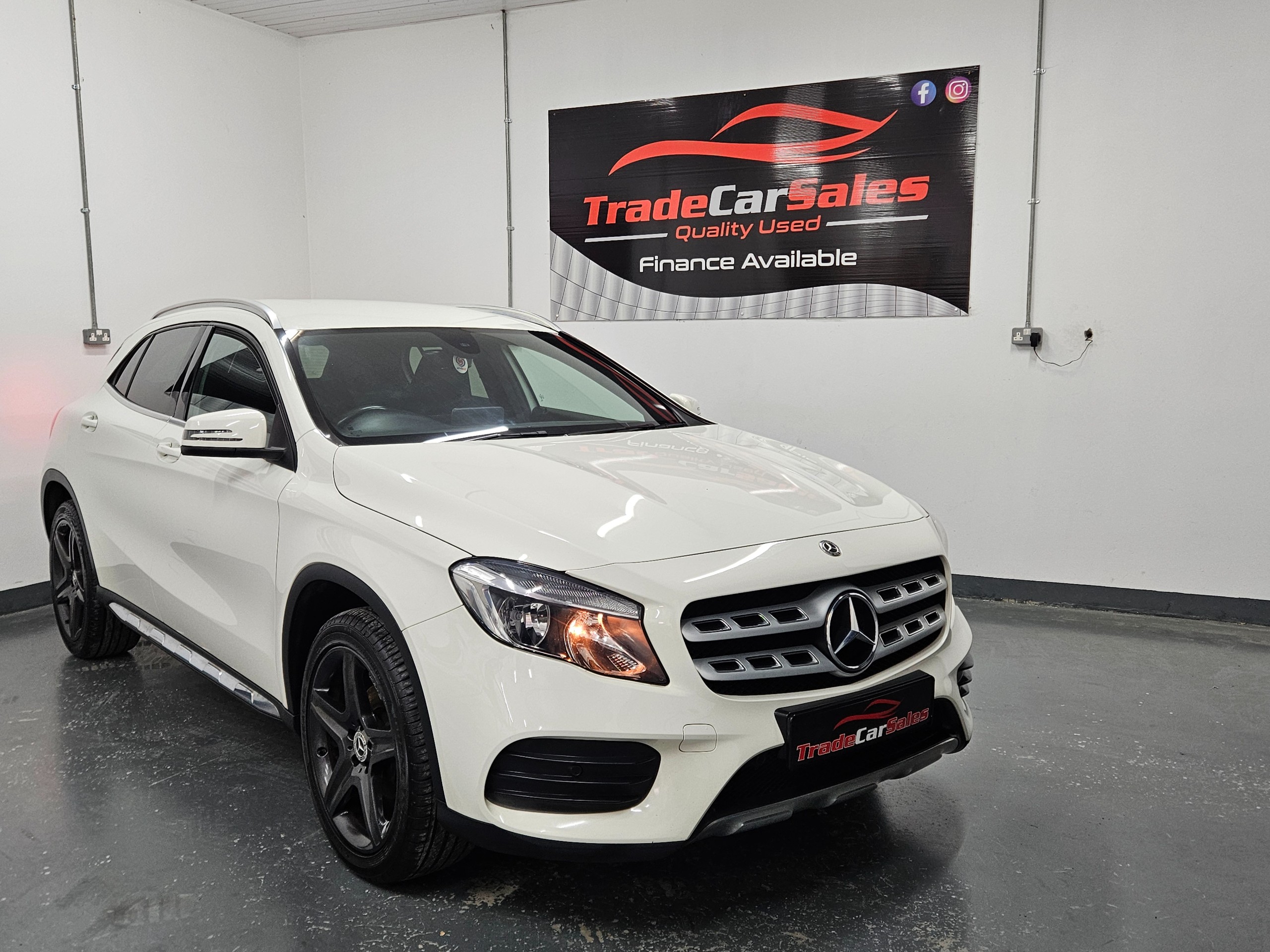 2018 MERCEDES GLA 2.1 GLA200d AMG Line SUV 5dr Diesel Manual Euro 6 (s/s) (136 ps) - vehicle photo 2 for sale on PureCar