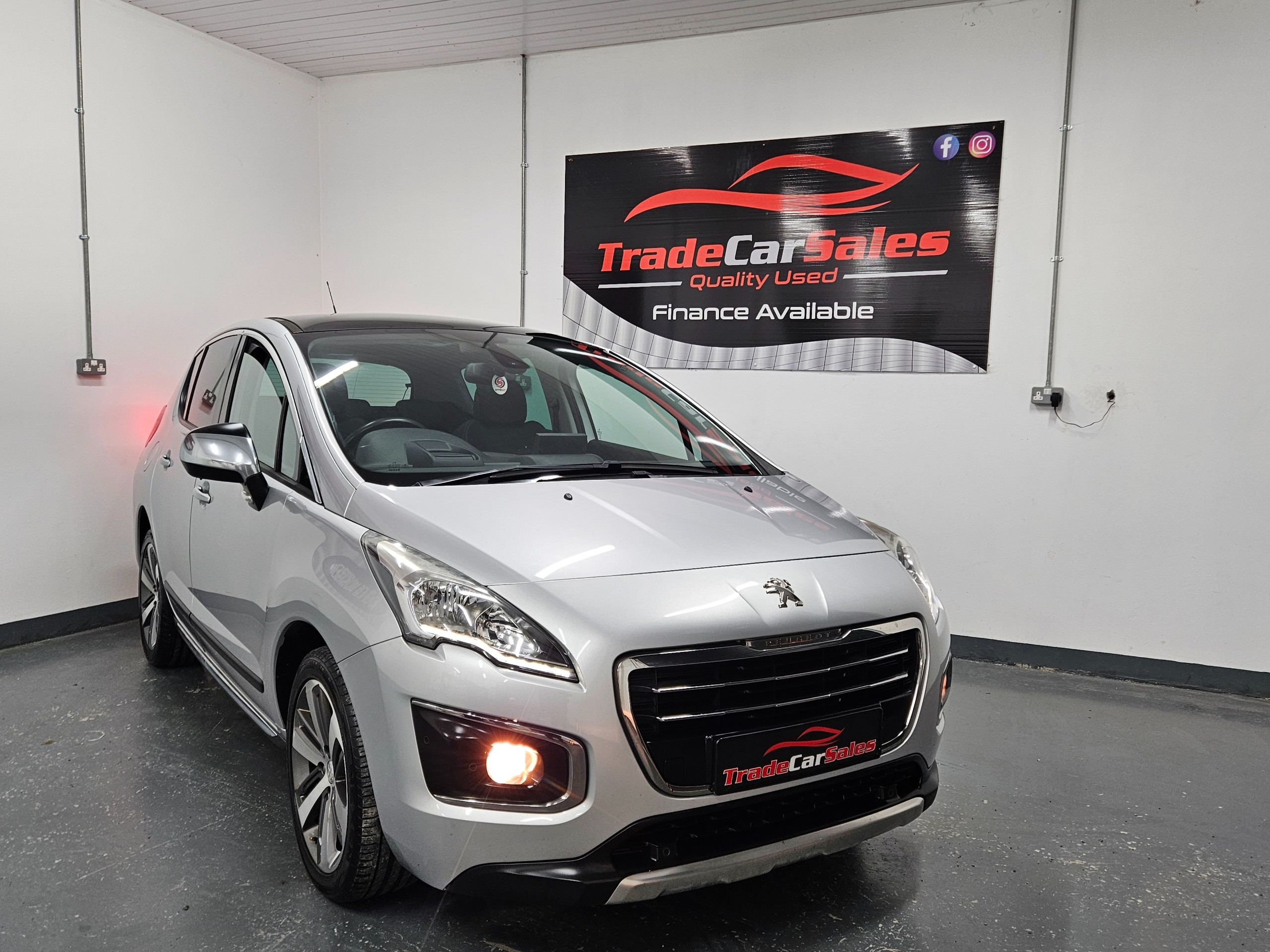 2017 Peugeot 1.6 BlueHDi Allure SUV 5dr Diesel Manual Euro 6 (s/s) (120 ps) - vehicle photo 2 for sale on PureCar