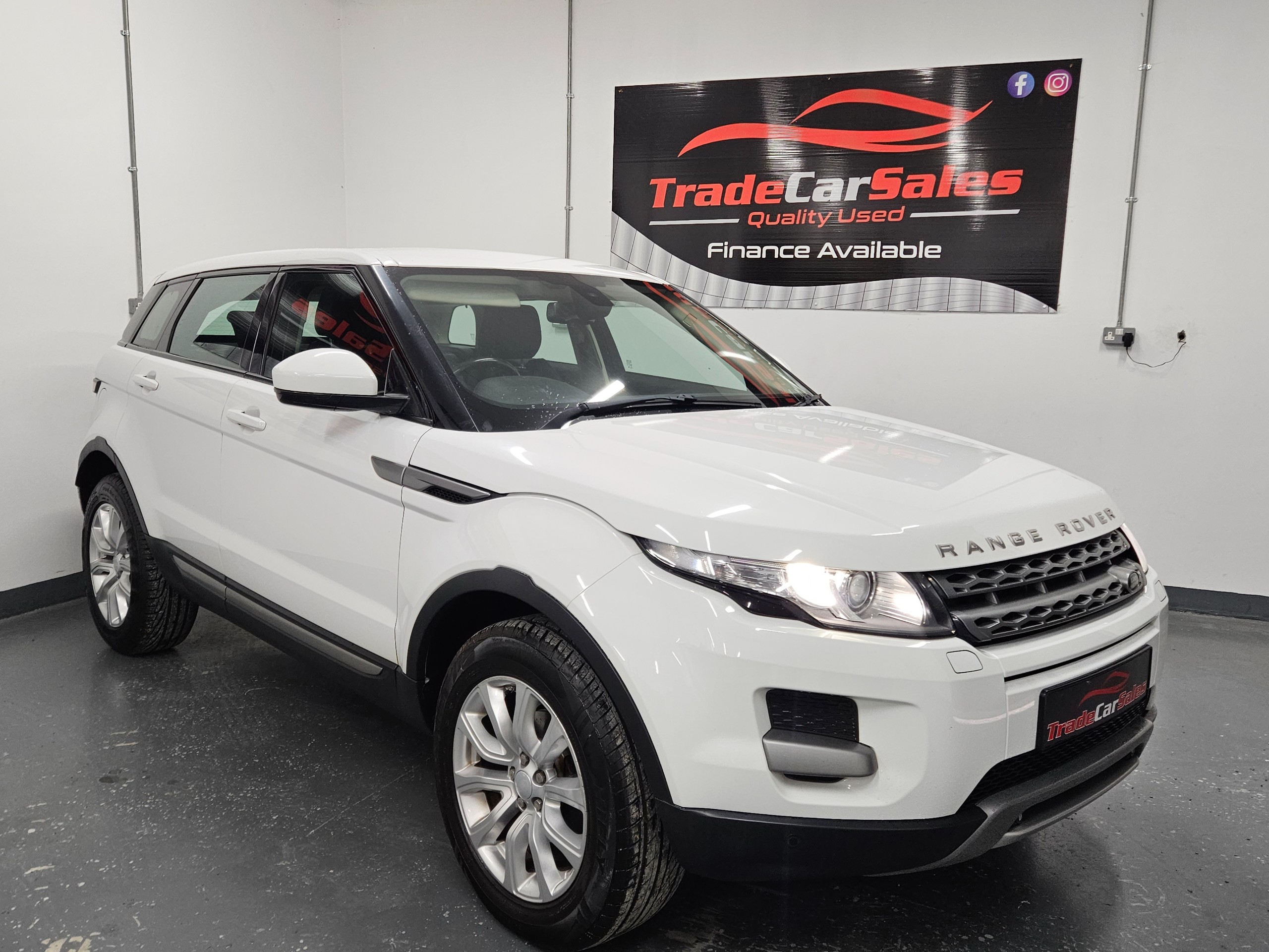 2015 Land Rover Range Rover Evoque 2.2 eD4 Pure Tech SUV 5dr Diesel Manual FWD Euro 5 (s/s) (150 ps) - vehicle photo 2 for sale on PureCar
