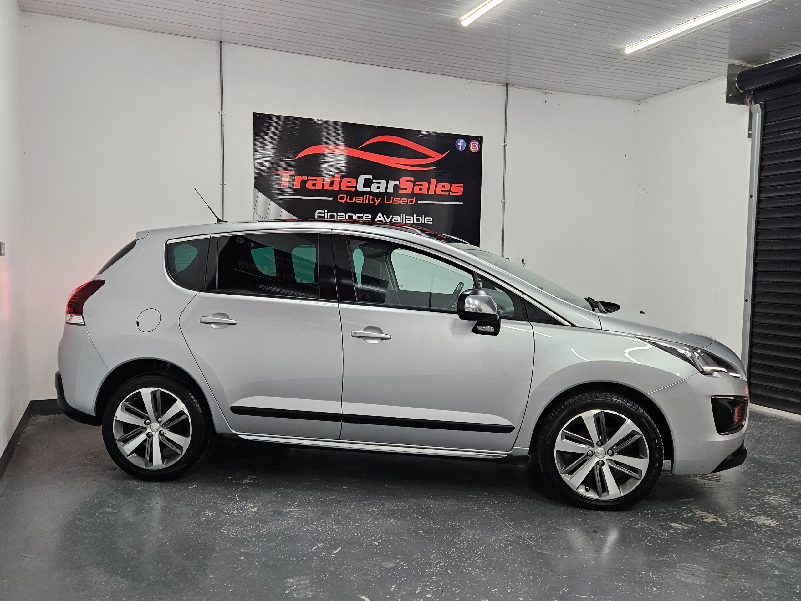 2017 Peugeot 1.6 BlueHDi Allure SUV 5dr Diesel Manual Euro 6 (s/s) (120 ps) - vehicle photo 4 for sale on PureCar