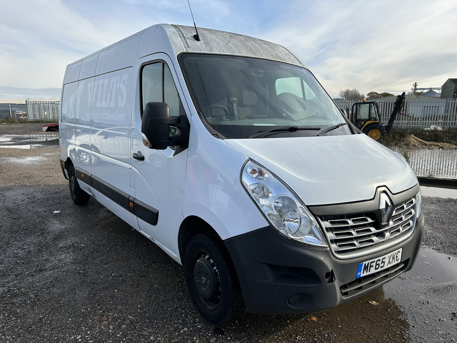 Renault Master LM35 ENERGY dCi 135 Business Medium Roof Van 2015