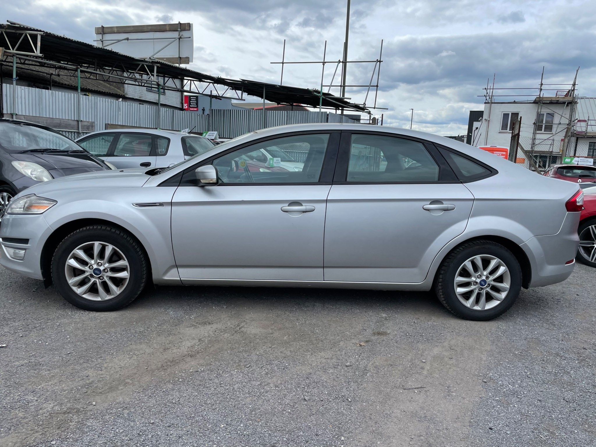 Ford Mondeo ZETEC TDCI 5-Door 2011