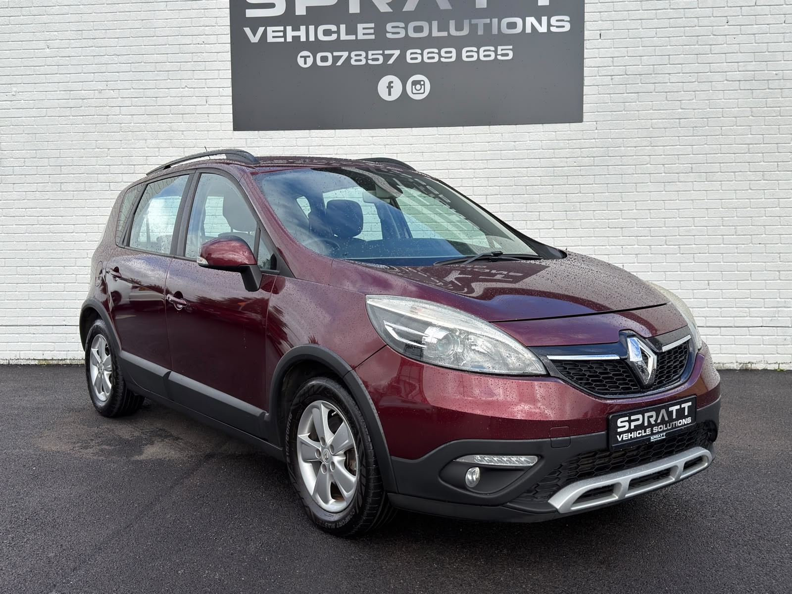 2015 Renault Scenic XMOD 1.5 dCi Dynamique Nav MPV 5dr Diesel Manual Euro 6 (s/s) (110 ps) - vehicle photo 2 for sale on PureCar
