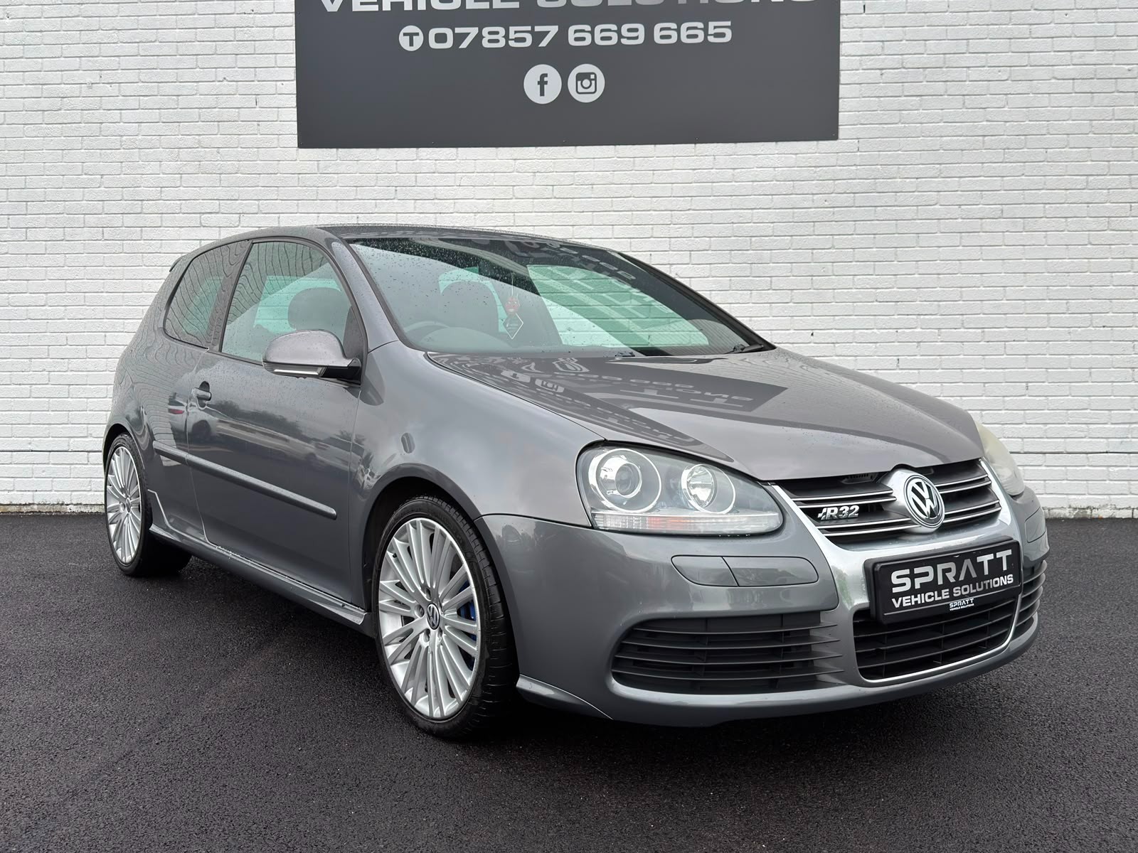 2007 Volkswagen Golf 3.2 V6 R32 Hatchback 3dr Petrol Manual 4Motion (257 g/km, 247 bhp) - vehicle photo 2 for sale on PureCar