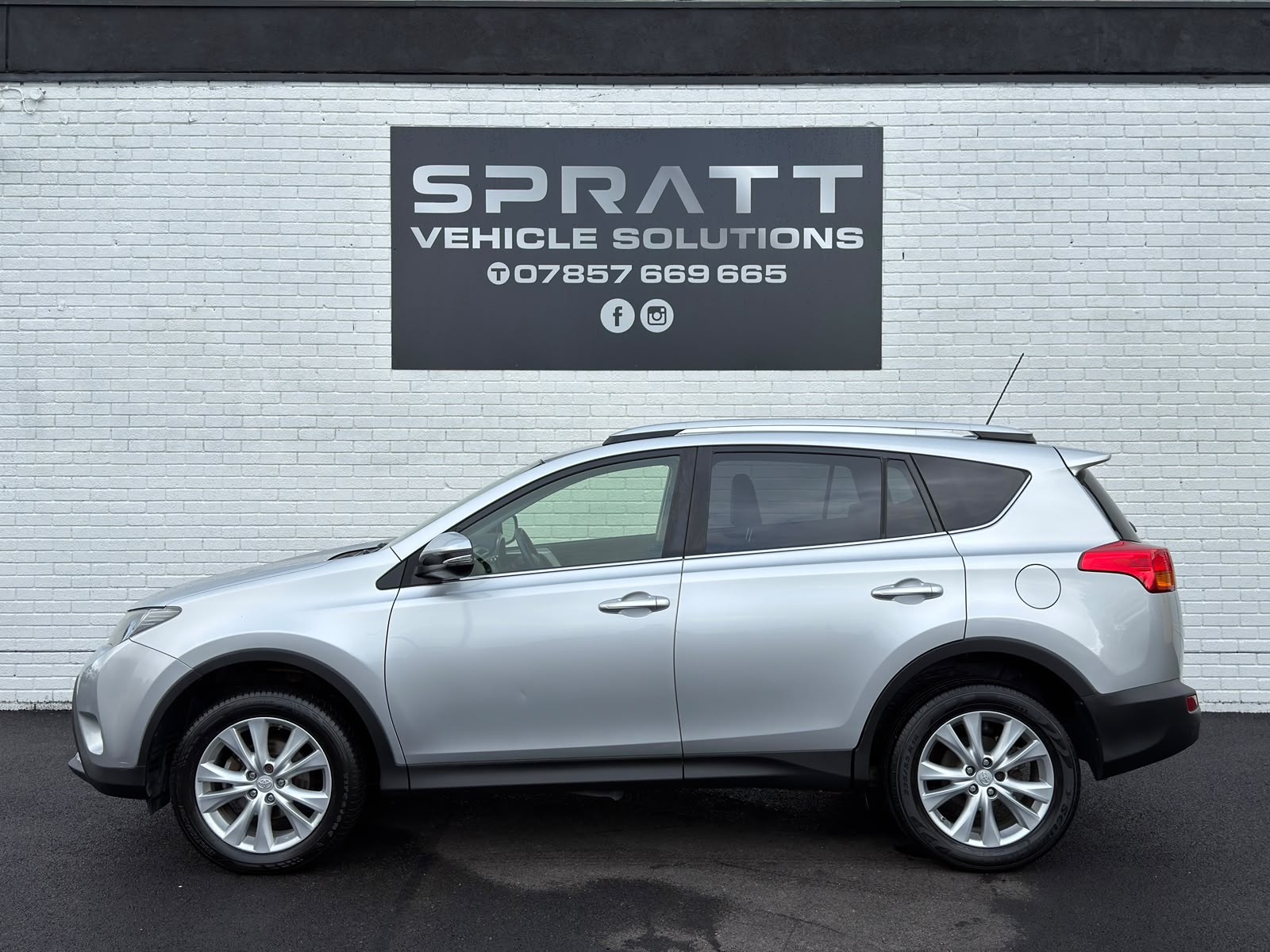 2013 Toyota RAV4 2.2 D-4D Invincible SUV 5dr Diesel Manual 4WD Euro 5 (150 ps) - vehicle photo 4 for sale on PureCar