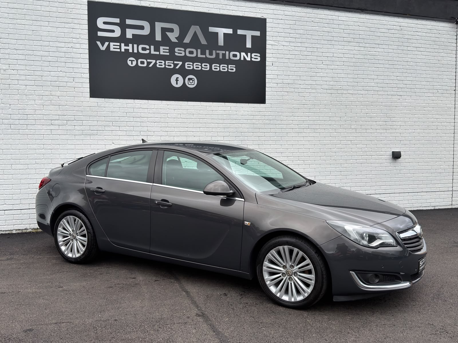 2015 Vauxhall Insignia 2.0 CDTi ecoFLEX Design Nav Hatchback 5dr Diesel Manual Euro 5 (s/s) (140 ps) - vehicle photo 4 for sale on PureCar