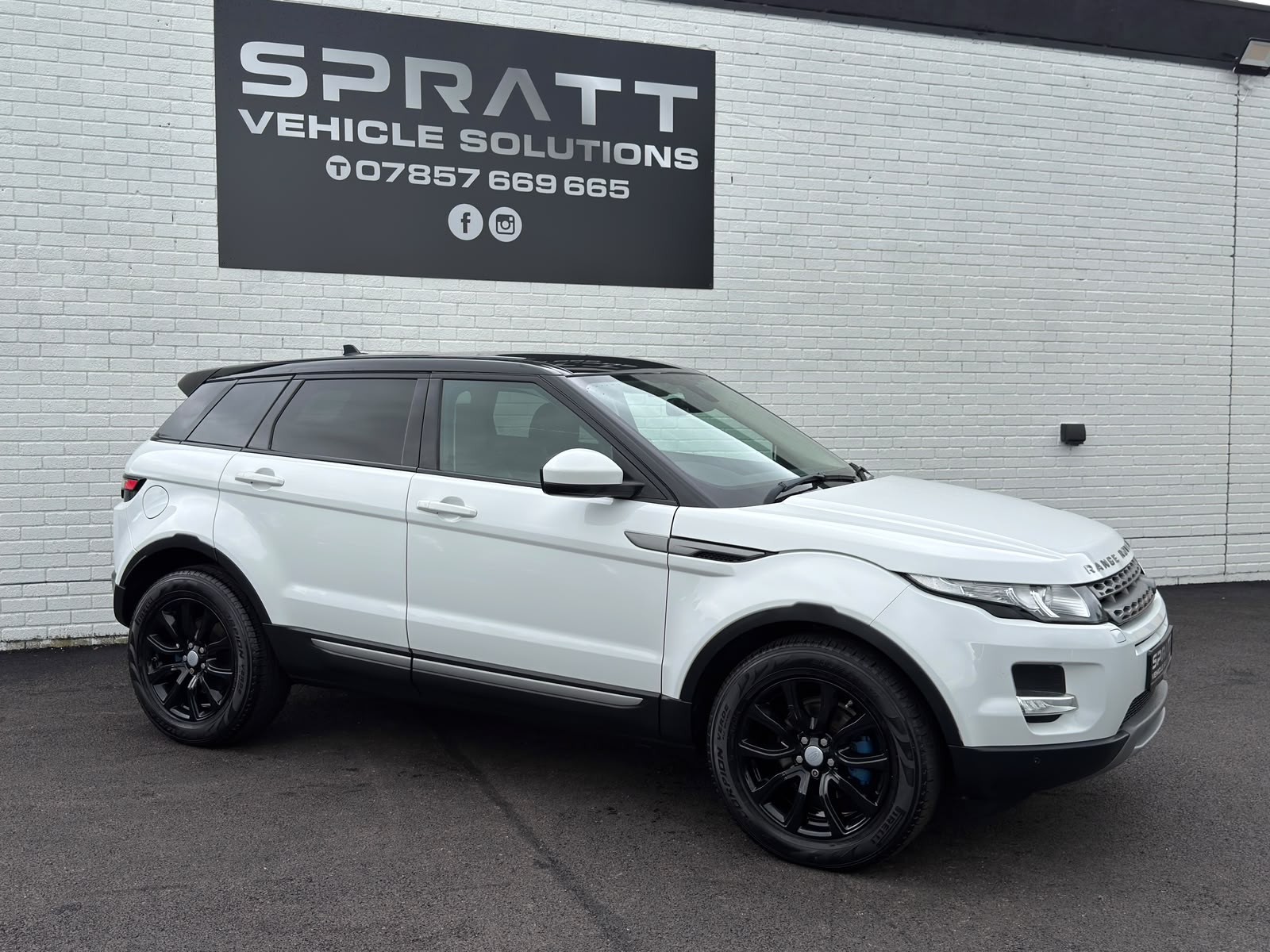 2015 Land Rover Range Rover Evoque 2.2 SD4 Pure Tech SUV 5dr Diesel Auto 4WD Euro 5 (s/s) (190 ps) - vehicle photo 4 for sale on PureCar
