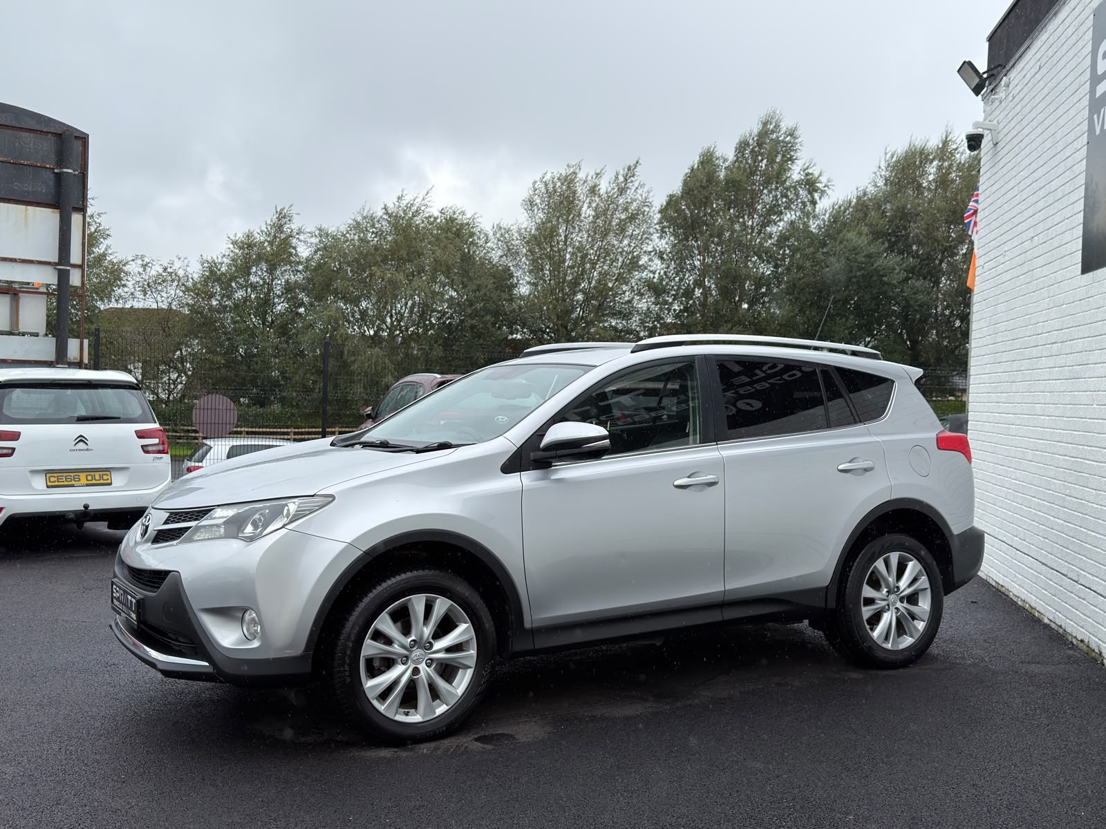 2013 Toyota RAV4 2.2 D-4D Invincible SUV 5dr Diesel Manual 4WD Euro 5 (150 ps) - vehicle photo 3 for sale on PureCar