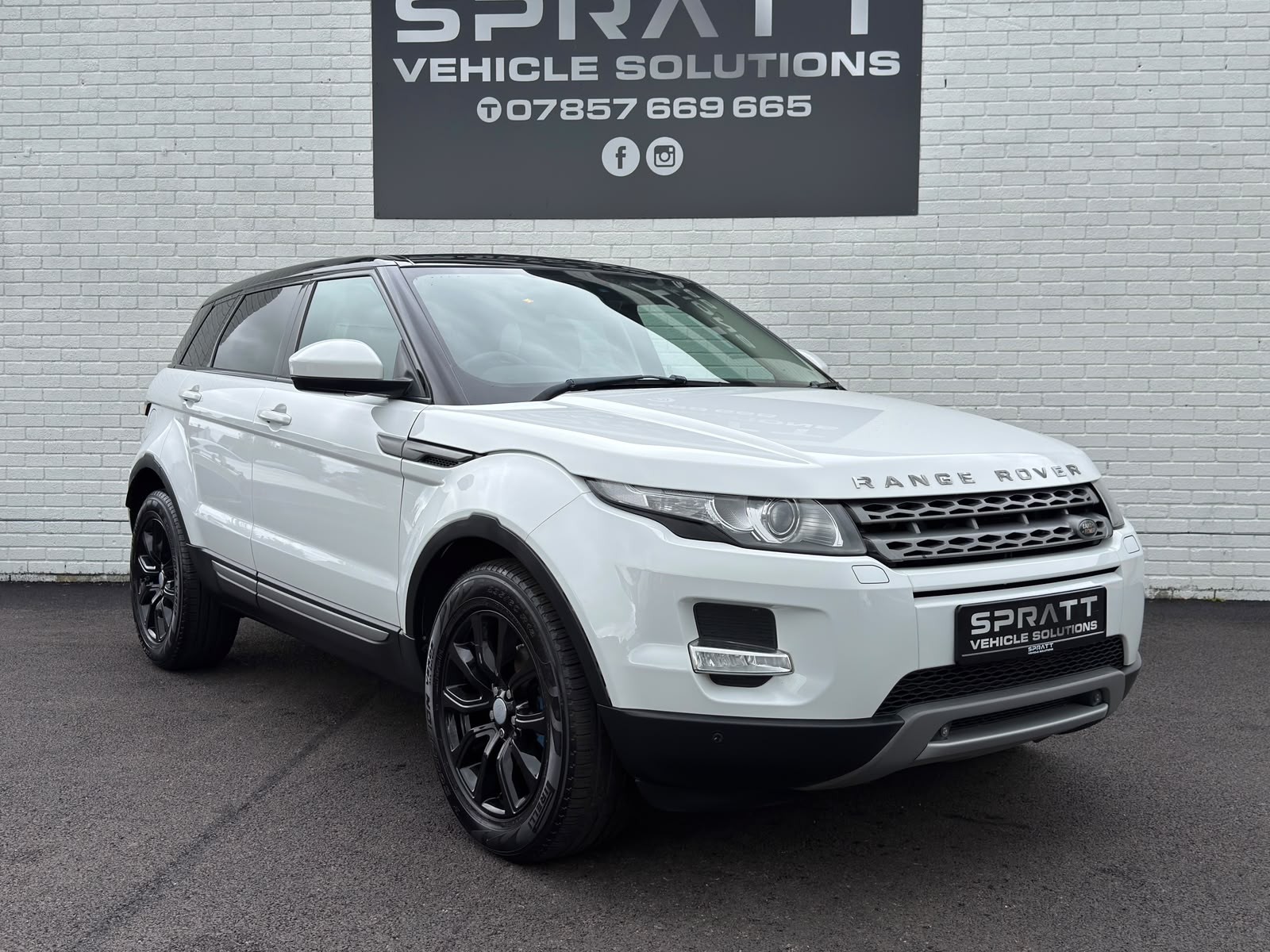 2015 Land Rover Range Rover Evoque 2.2 SD4 Pure Tech SUV 5dr Diesel Auto 4WD Euro 5 (s/s) (190 ps) - vehicle photo 2 for sale on PureCar