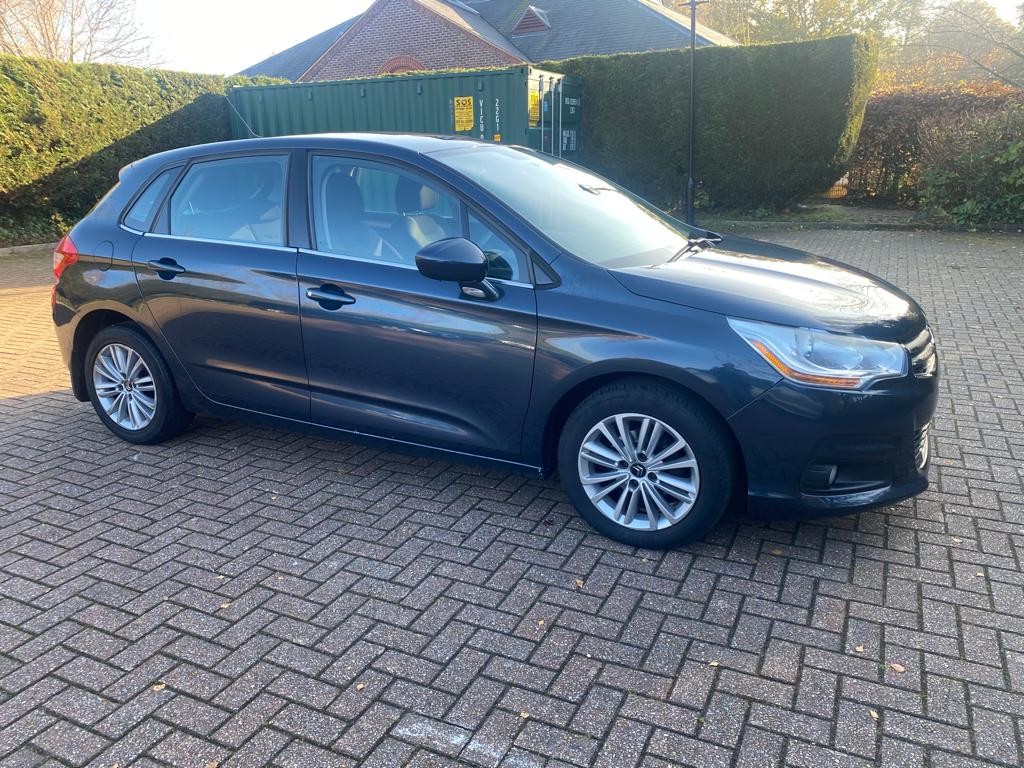 Citroen C4 VTR PLUS HDI 5-Door 2012