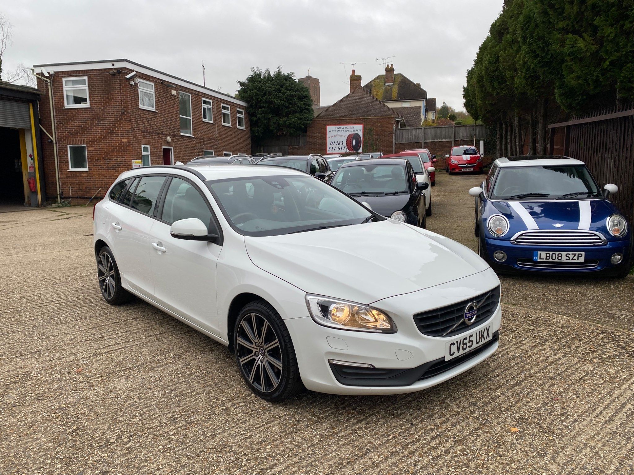 Volvo V60 D4 BUSINESS EDITION 5-Door 2015