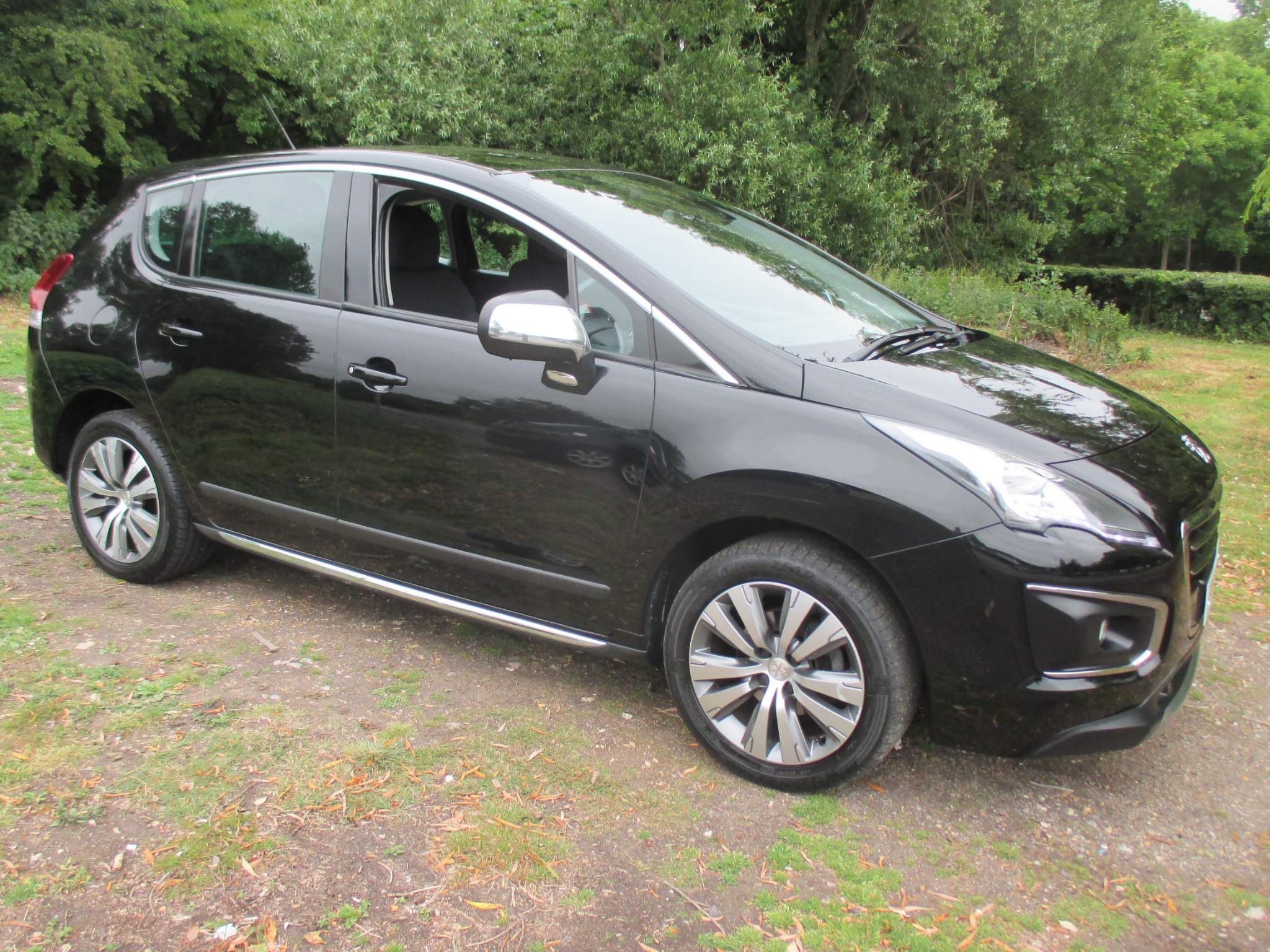 Peugeot 3008 HDI ACTIVE 5-Door 2015