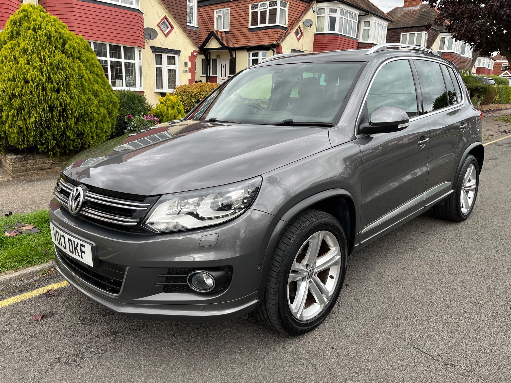 Volkswagen Tiguan R LINE TDI BLUEMOTION TECHNOLOGY 4MOTION 5-Door 2013