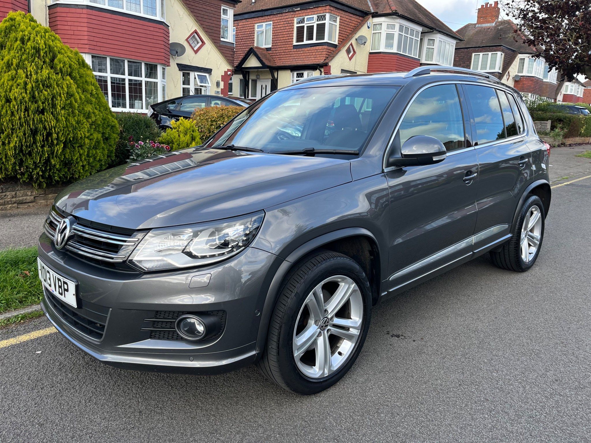 Volkswagen Tiguan R LINE TDI BLUEMOTION TECHNOLOGY 4MOTION 5-Door 2013