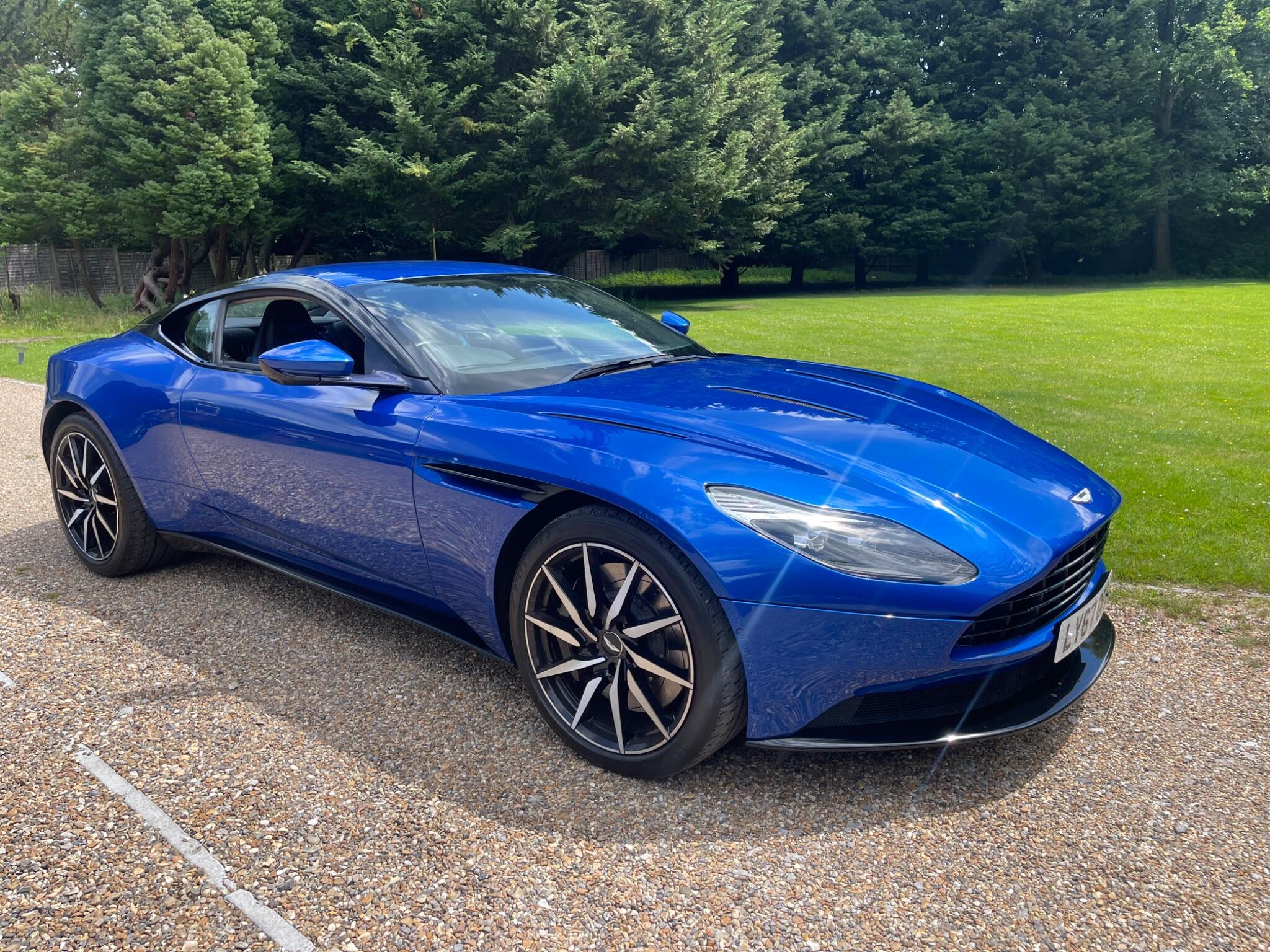 Aston Martin Db11