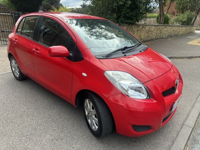 Red 2009 Toyota Yaris Hatchback Front-wheel drive Manual