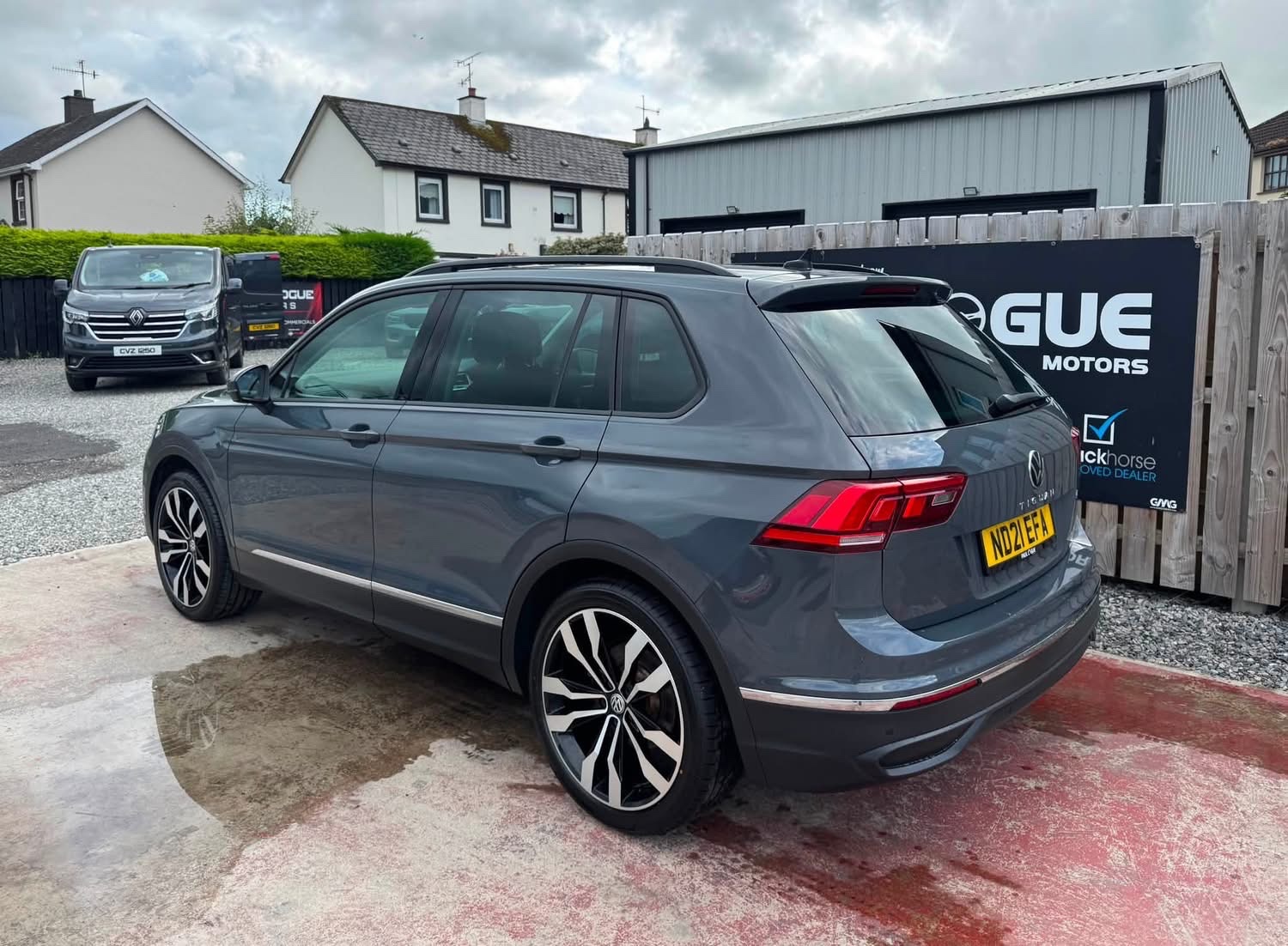2021 Volkswagen Tiguan 2.0 TDI Life SUV 5dr Diesel DSG Euro 6 (s/s) (150 ps) - vehicle photo 4 for sale on PureCar
